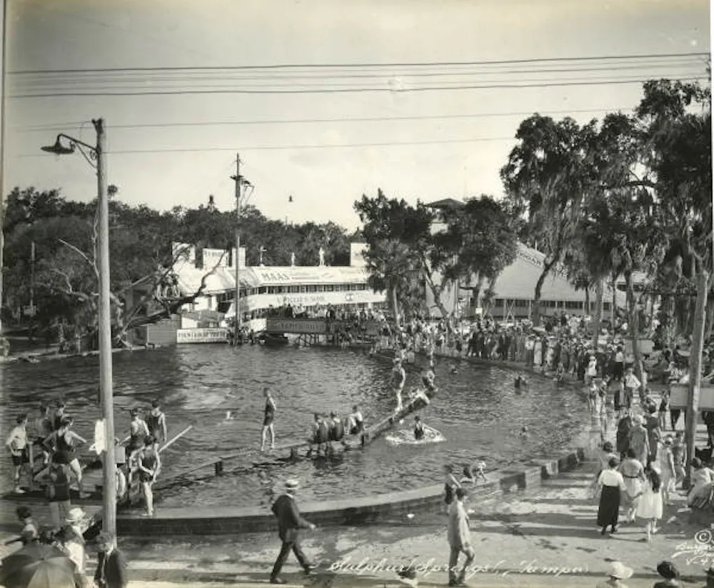 file 20250925 56 mt2kbq.jpg?ixlib=rb 4.1 In: Why Our Springs Are Dying | Our Santa Fe River, Inc. (OSFR) | Protecting the Santa Fe River Black-and-white photo of a springs pool with lots of swimmers in and around it.