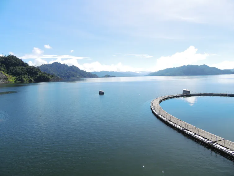 large body of water around the Bakun Dam in malaysia surrounded by mountains