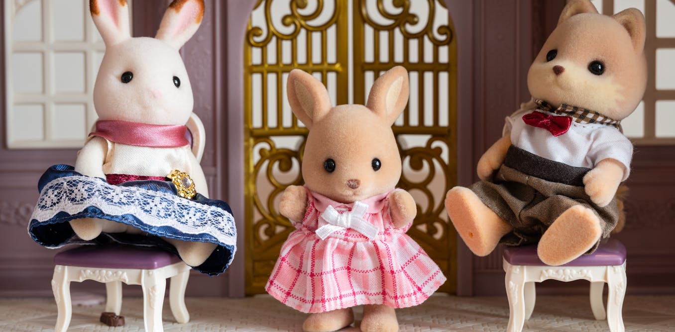 Children’s books feature tidy nuclear families – but the animal kingdom tells a different story Children’s books feature tidy nuclear families – but the animal kingdom tells a different story