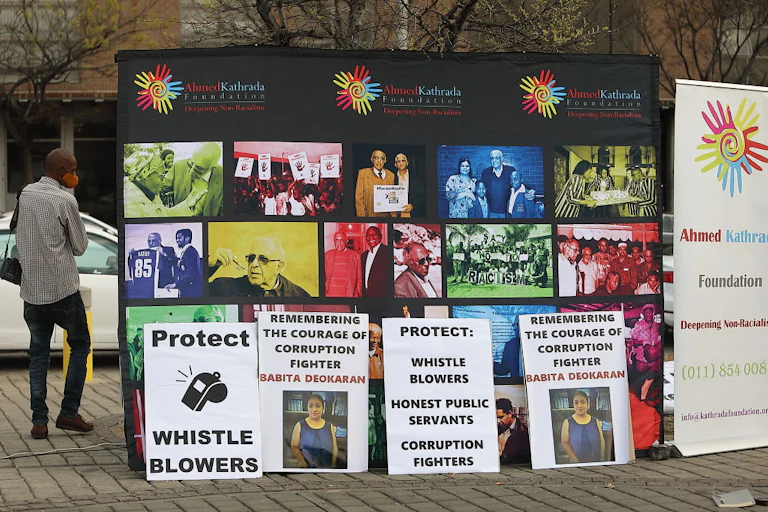 Display of photos and posters