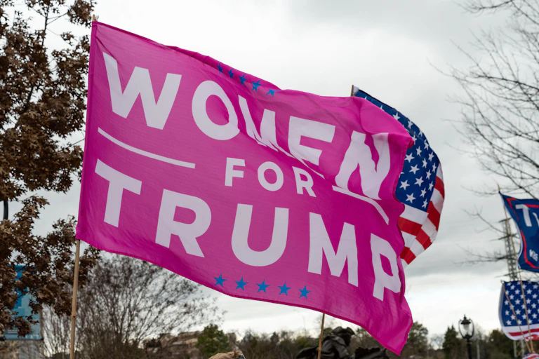 A flag saying: women for Trump.