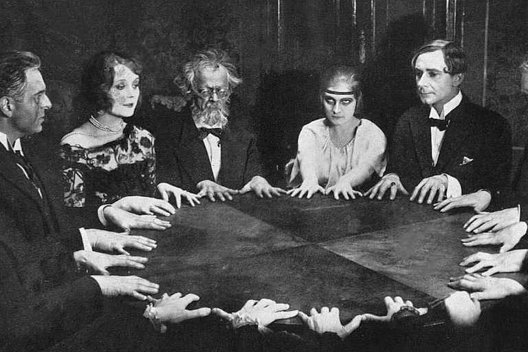 A group taking part in a séance