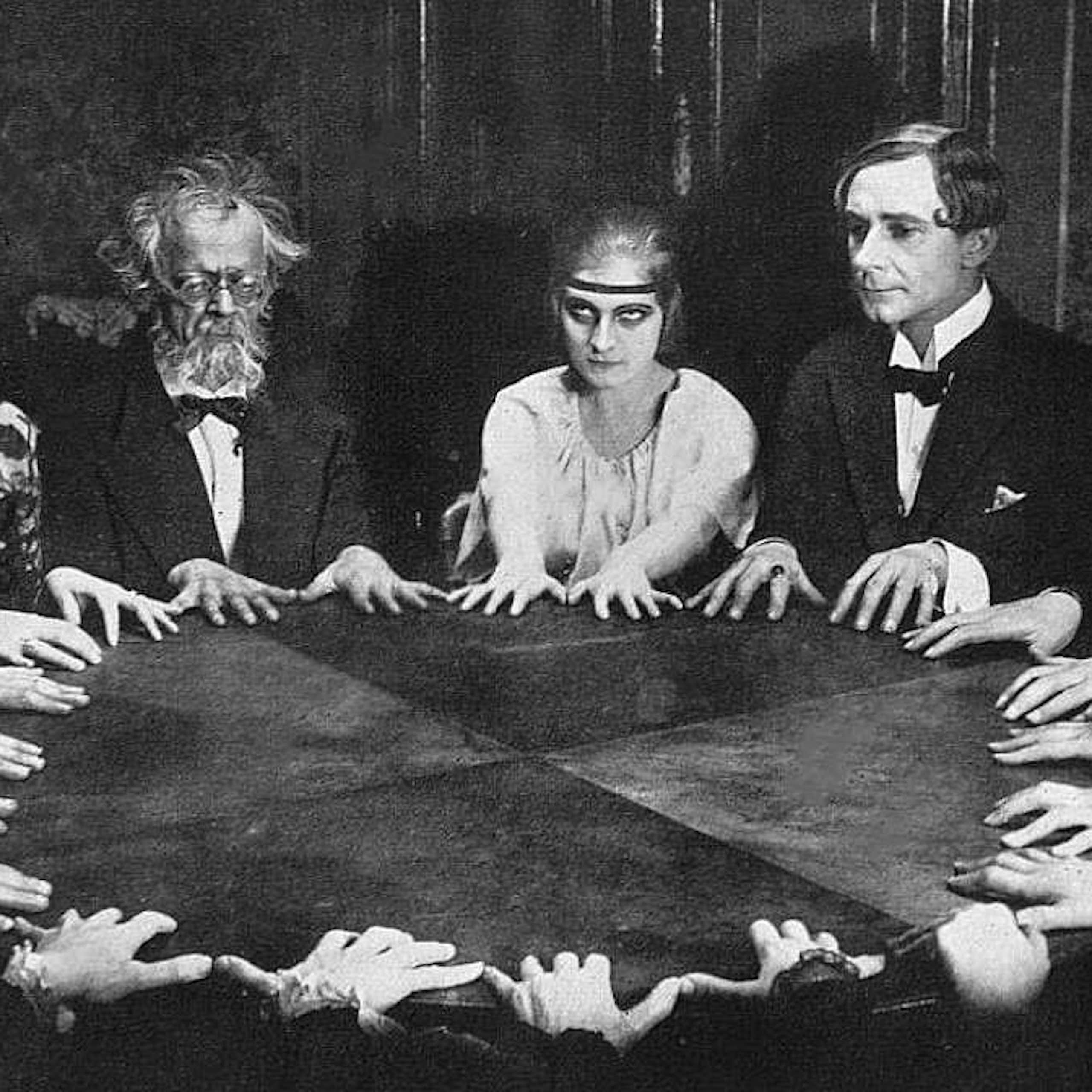 A group taking part in a séance