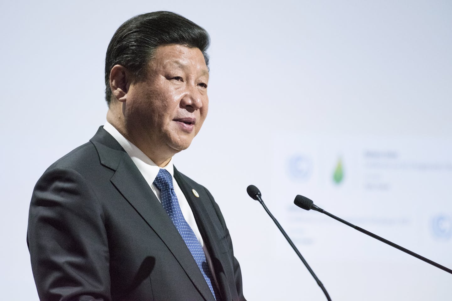 Xi on stage