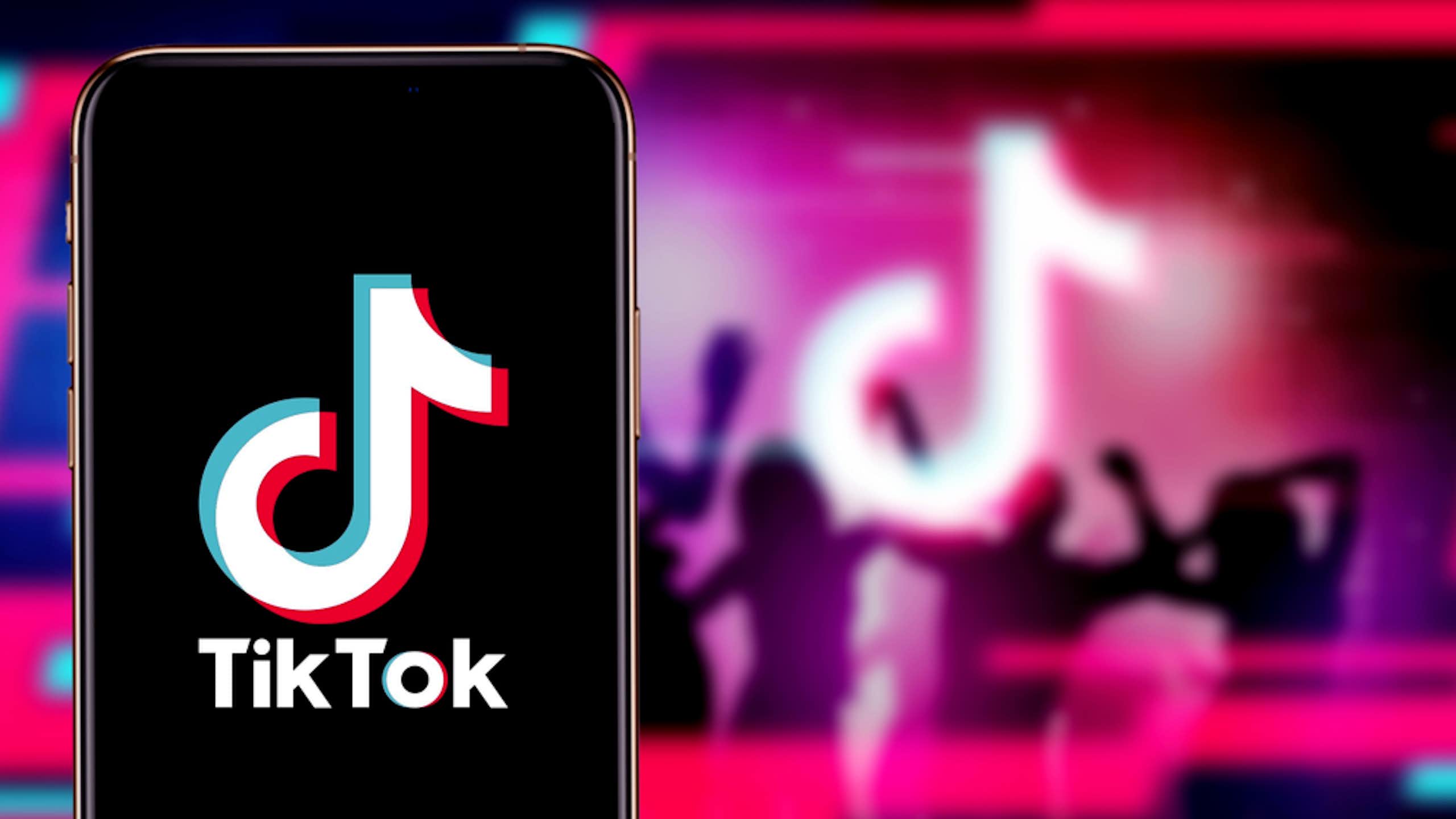 Smartphone avec le logo de TIkTok