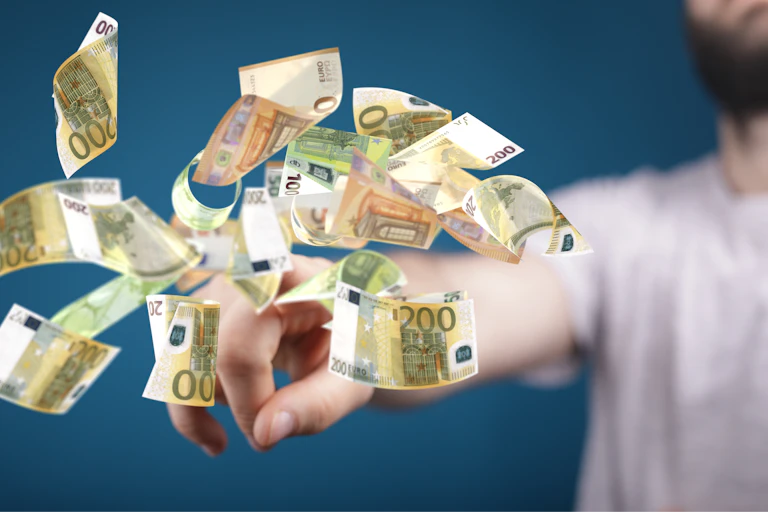 des billets de 200 euros qui volent