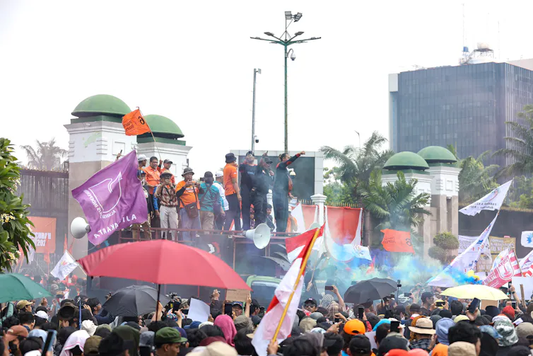 Bahaya negara predatoris bagi masyarakat