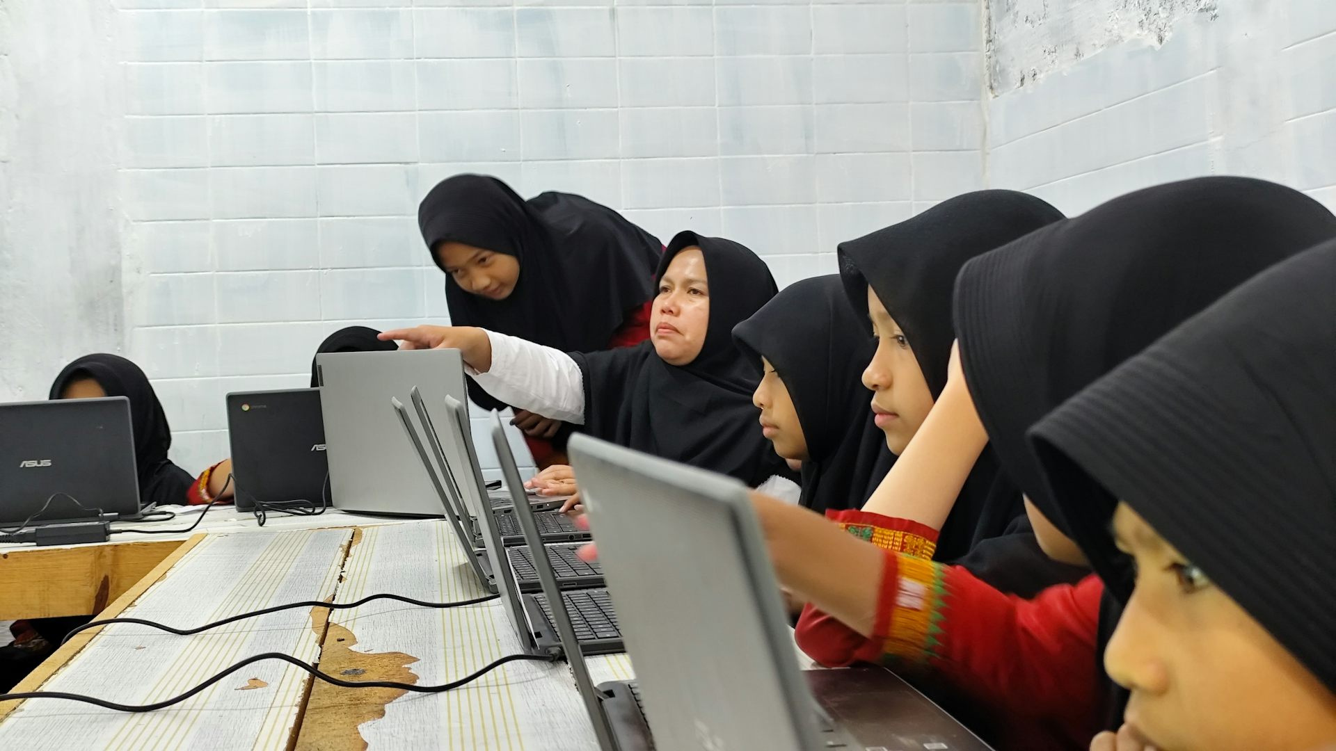 Chromebook dianggap sebagai inovasi digitalisasi bidang pendidikan, namun penggunaannya akan sulit di daerah 3T.