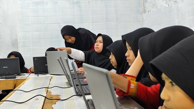 Chromebook dianggap sebagai inovasi digitalisasi bidang pendidikan, namun penggunaannya akan sulit di daerah 3T.