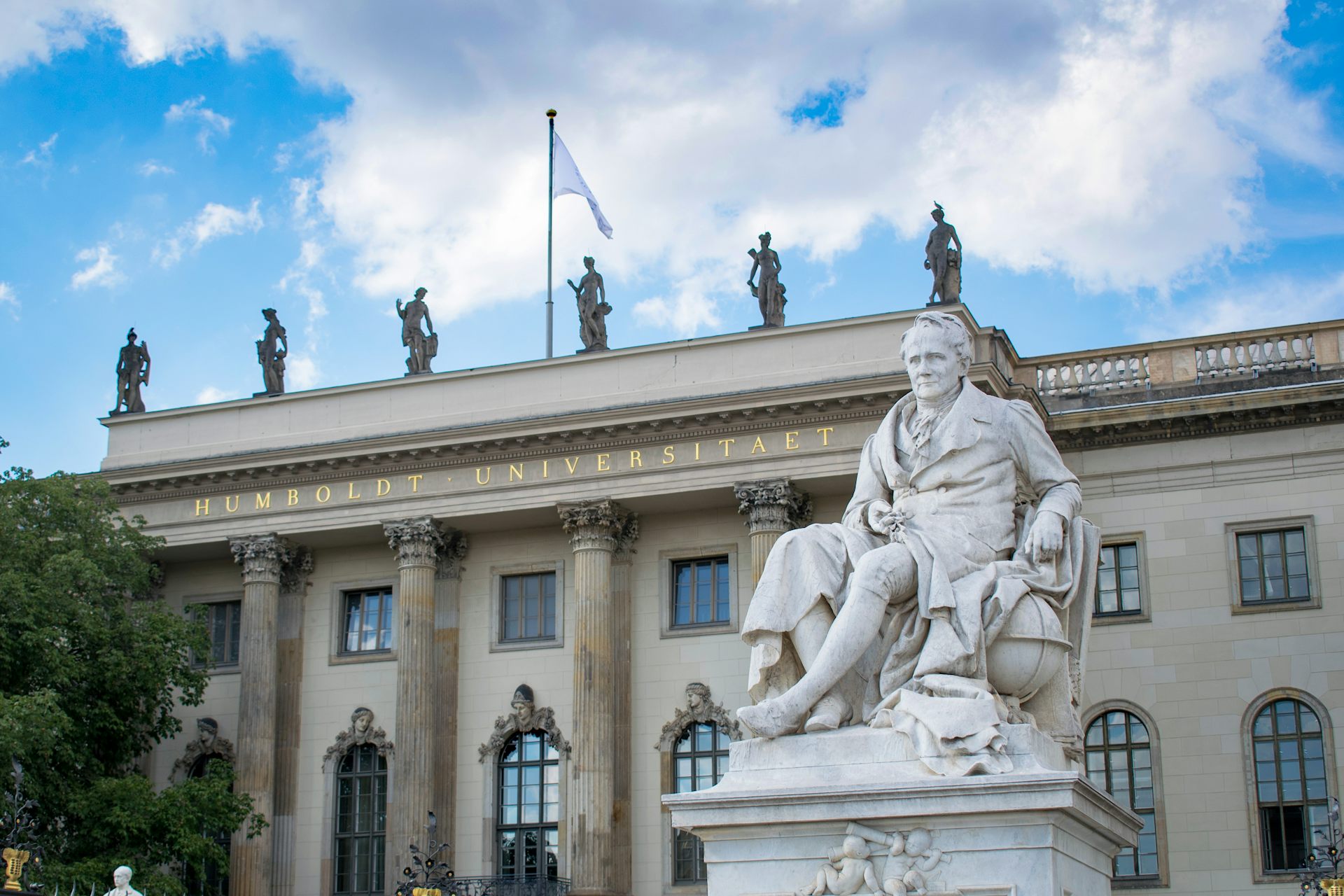 Statue de Wilhelm von Humboldt devant l'université Humboldt de Berlin.
