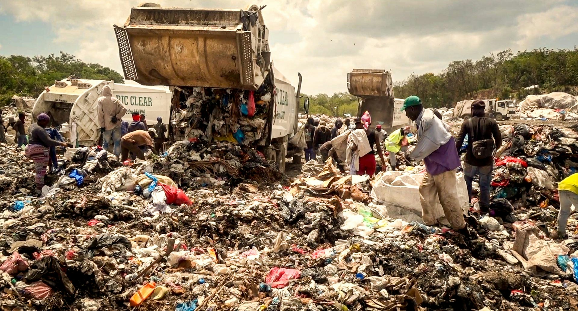 El cierre de un vertedero amenaza la supervivencia de migrantes en República Dominicana