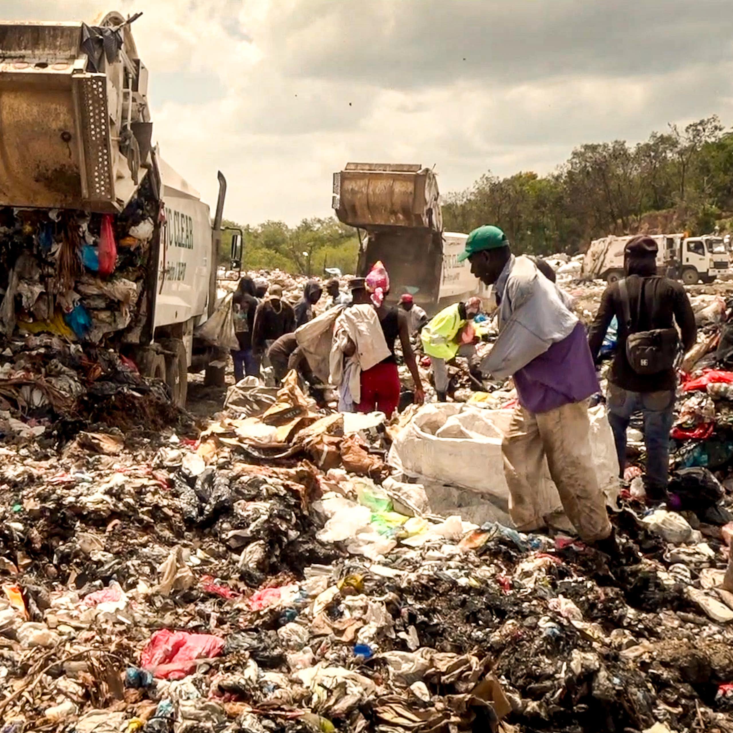 El cierre de un vertedero amenaza la supervivencia de migrantes en República Dominicana