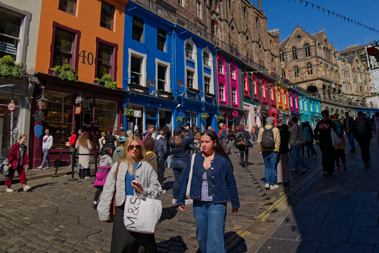 Victoria Street in Edinburgh on a busy day.