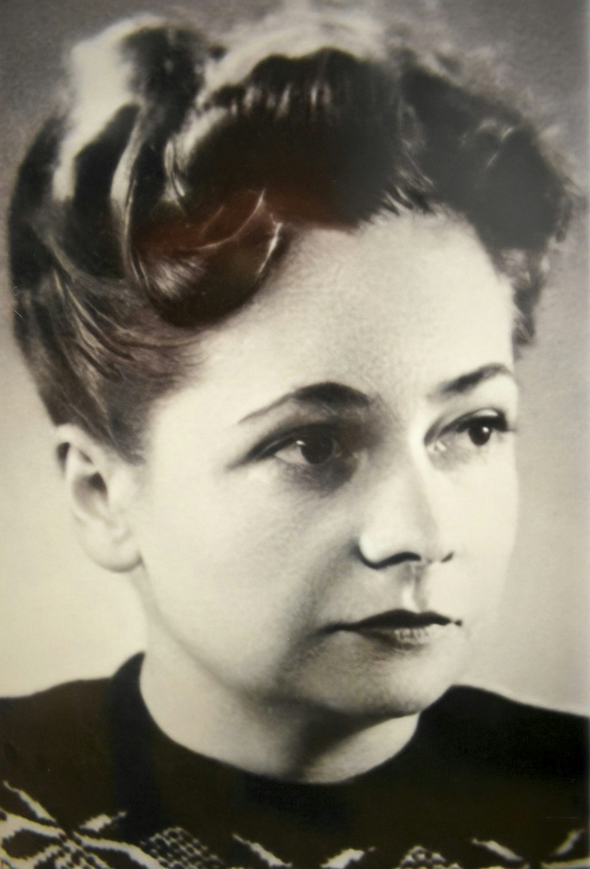 Portrait photo of a woman from the 1930s.