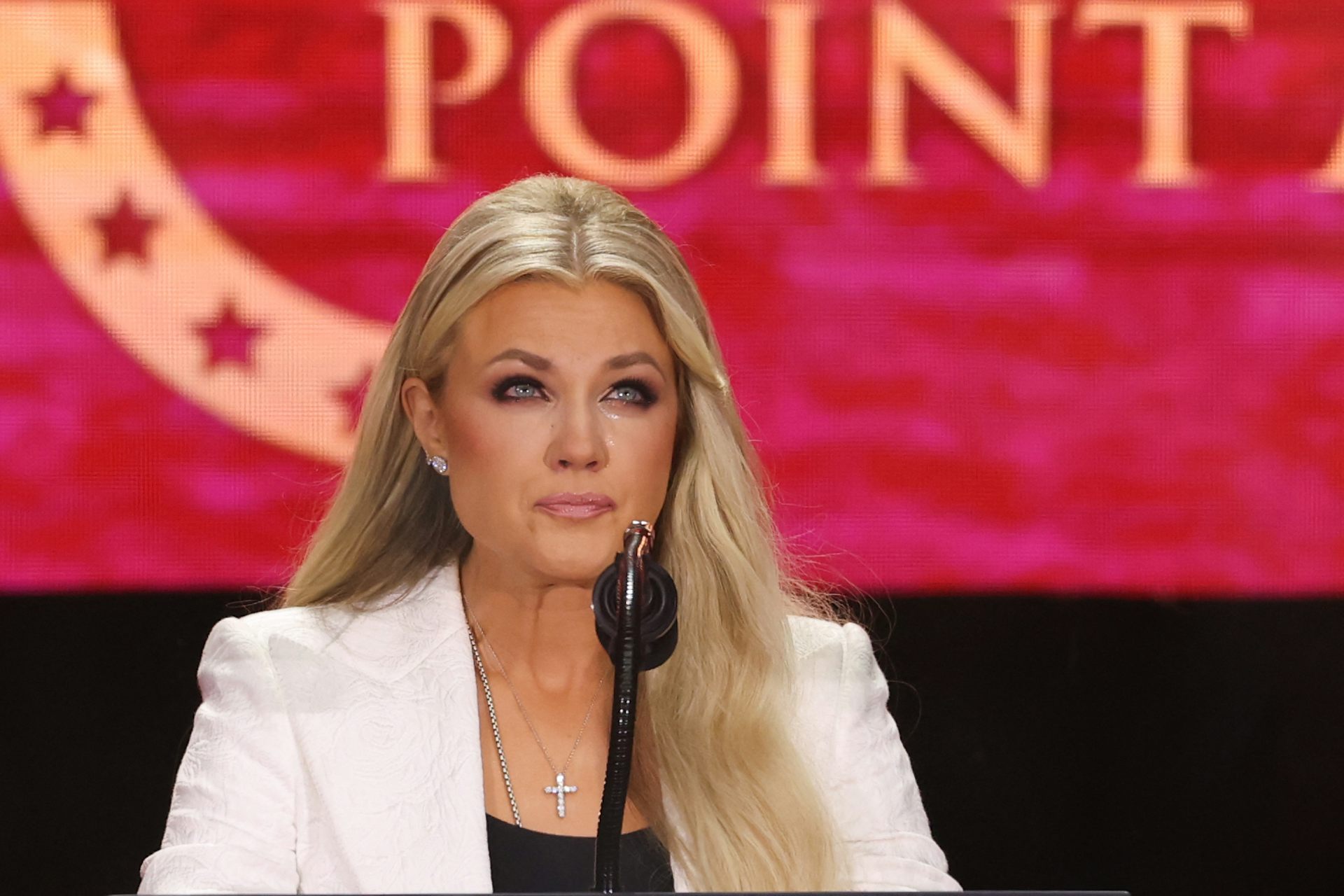 Pardonner à l’assassin de son époux : Enjeux spirituels et politiques du geste d’Erika Kirk