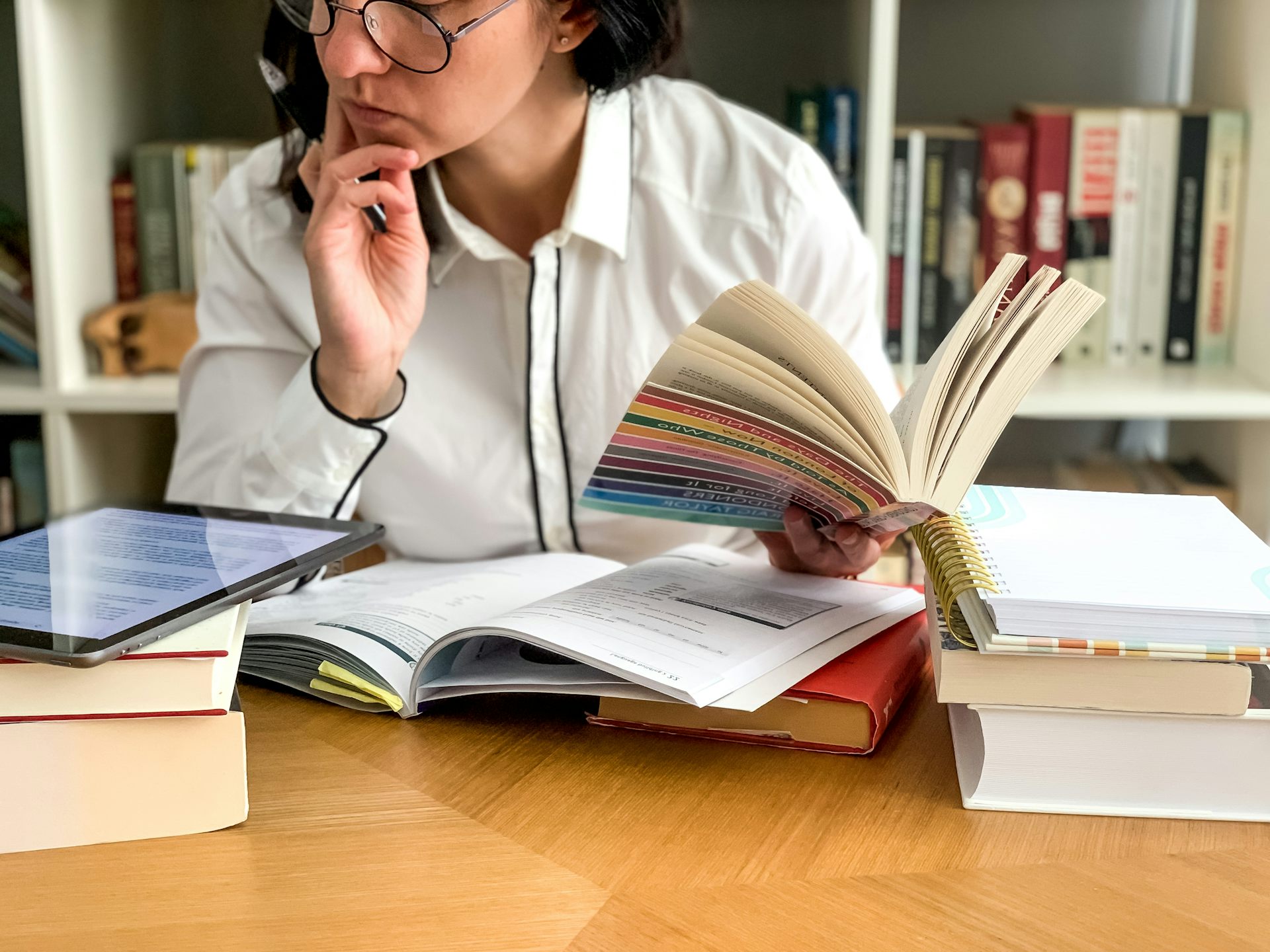 Ciência em debate: O peso silencioso da avaliação de cursos e publicações científicas
