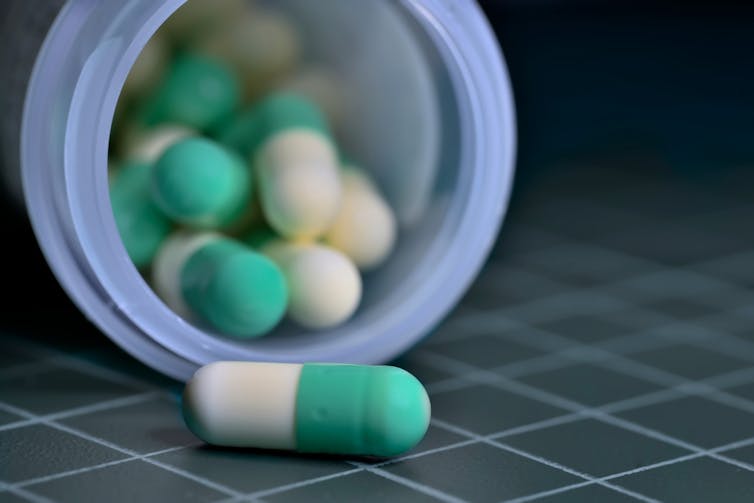 A bottle of SSRI antidepressants spilling out of a bottle.