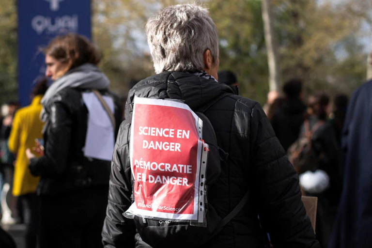 Manifestation pour la science en avril 2025 à Toulouse.