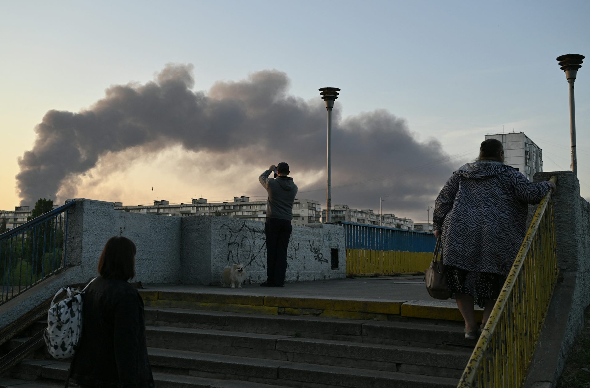 Crimes contre l’environnement dans la guerre en Ukraine : que dit le droit ?