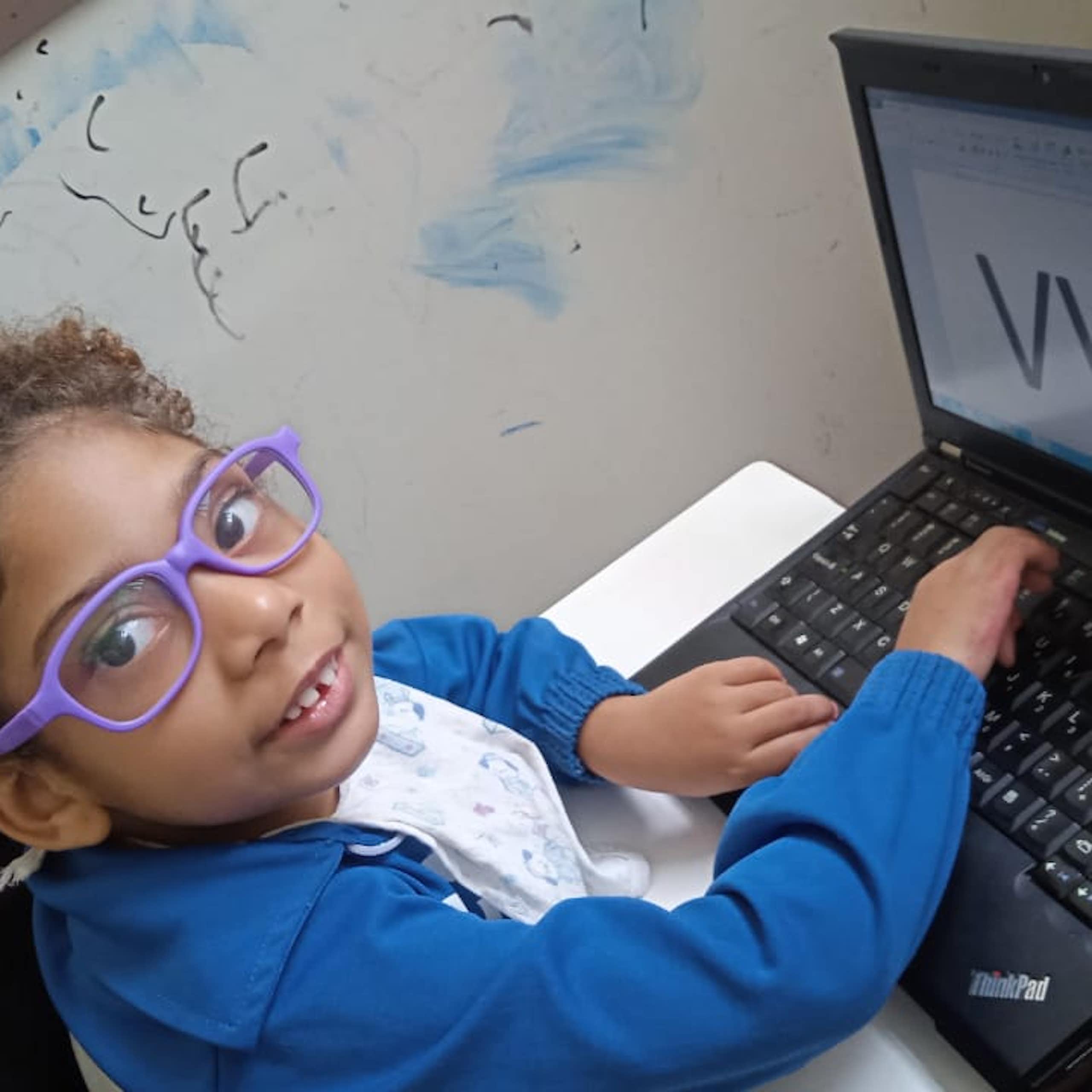 Dez anos depois da epidemia, como está a educação das crianças com síndrome congênita do Zika vírus no Rio de Janeiro