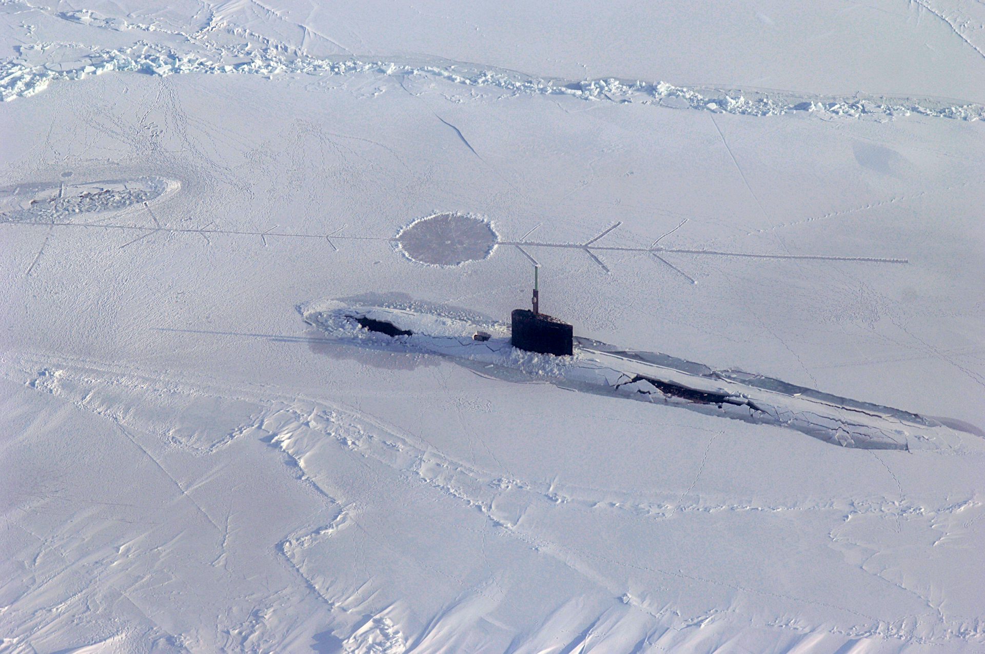 Submarine breaks through ice
