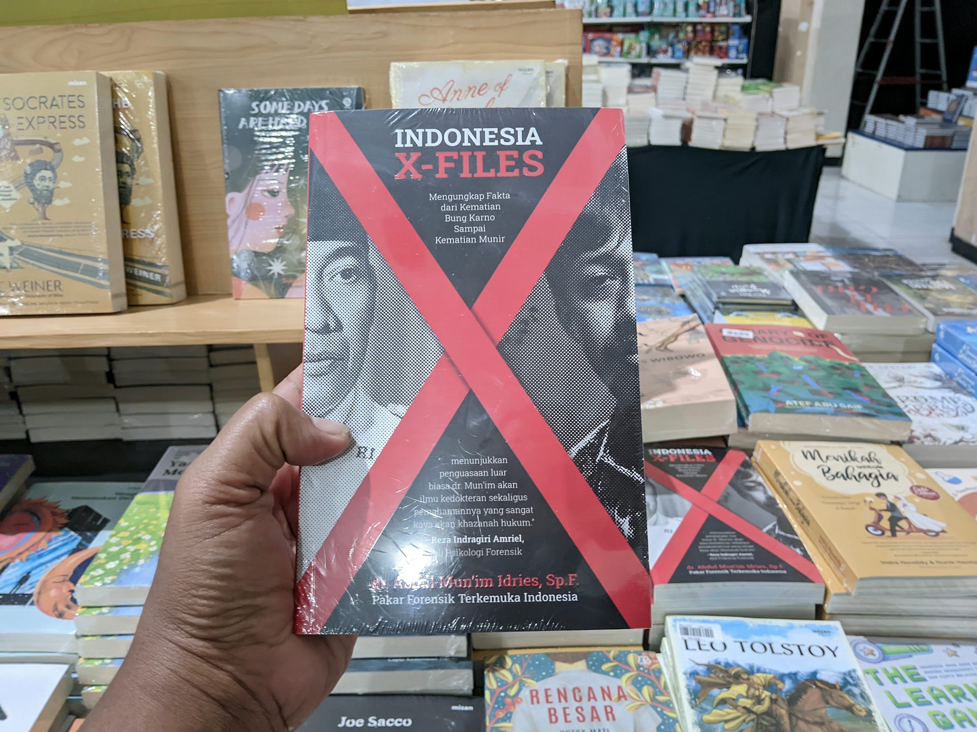 Penyitaan buku oleh otoritas menunjukkan pembatasan pada pemikiran kritis.