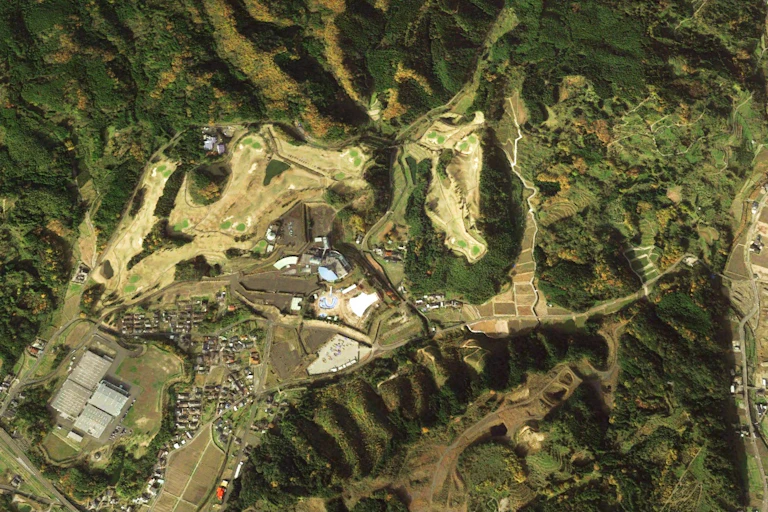 vue aérienne d'un terrain en friche au Japon