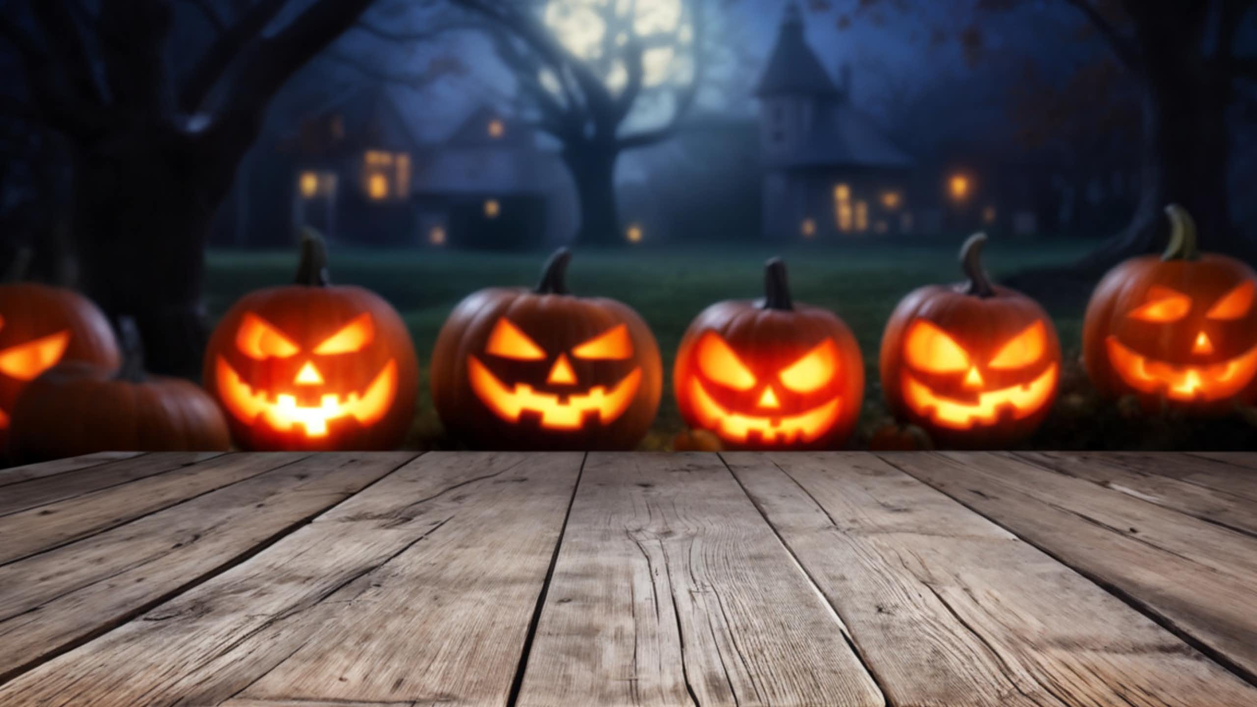 Citrouilles d'Halloween devant un château hanté