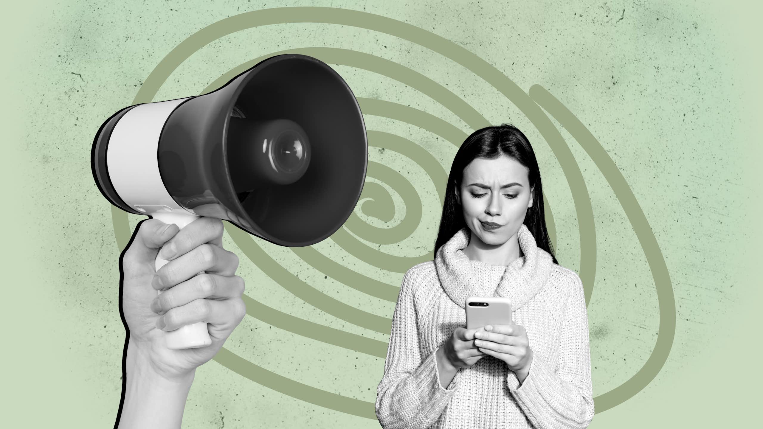 Collage que muestra a una mujer mirando el móvil y una mano con un megáfono