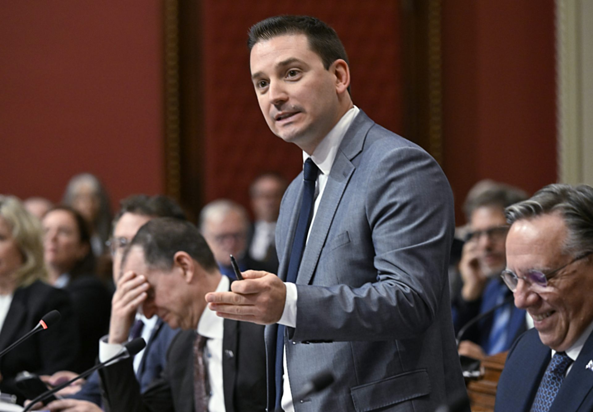 Le ministre de la Justice, Simon Jolin-Barrette, répond aux questions de l’opposition