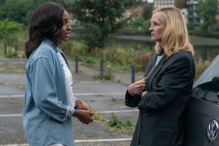 Ayo Edebiri and Julia Roberts in After The Hunt.