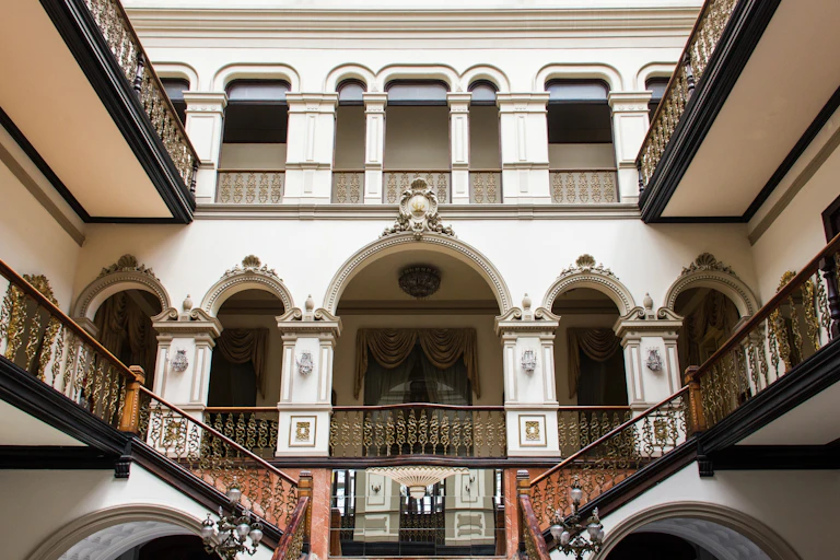Interior de un edificio antiguo.