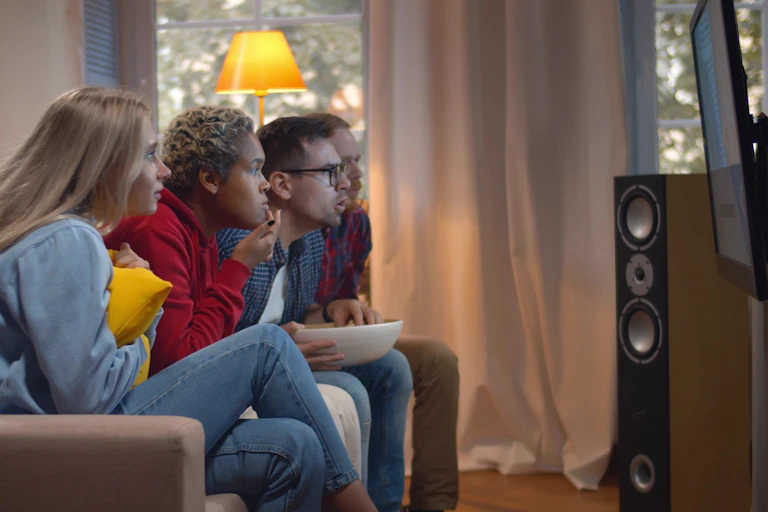 jeunes devant la télé