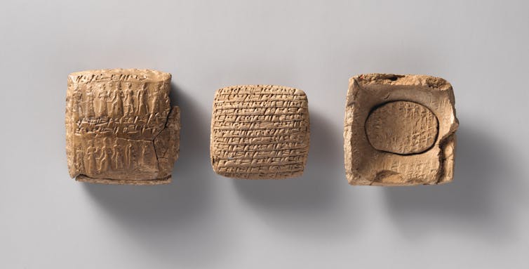 Signatures intended extra in Mesopotamia than they do now − what cylinder seals say about historic and trendy lifestyles 1 Three clay artifacts with glyphs and figures inscribed