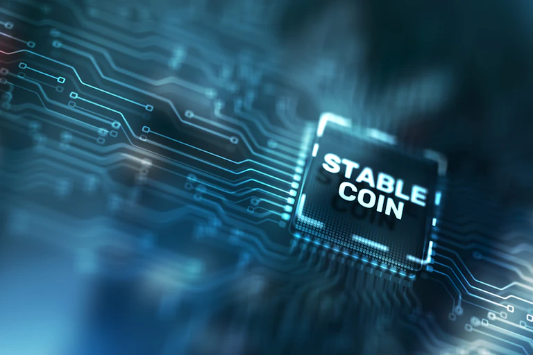 Carte à puce avec écrit stablecoin.