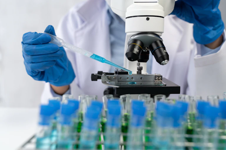 Biologi sintetis dapat menciptakan solusi untuk kesehatan, lingkungan, dan pertanian.