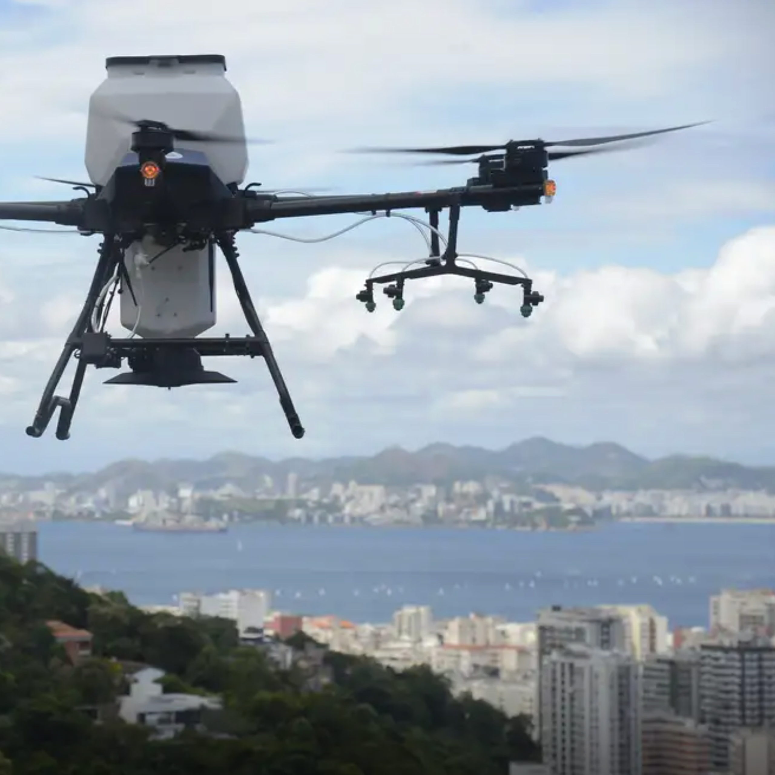 A verticalização do conflito urbano: como drones de guerra migraram da Ucrânia para o crime no Brasil