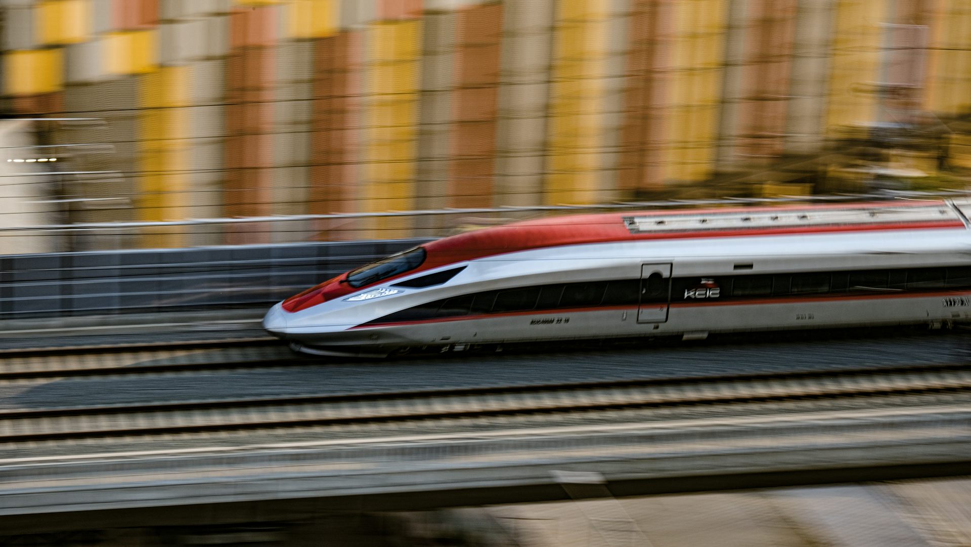 Dilema utang kereta cepat Whoosh: Mengejar kecepatan, mengancam kedaulatan