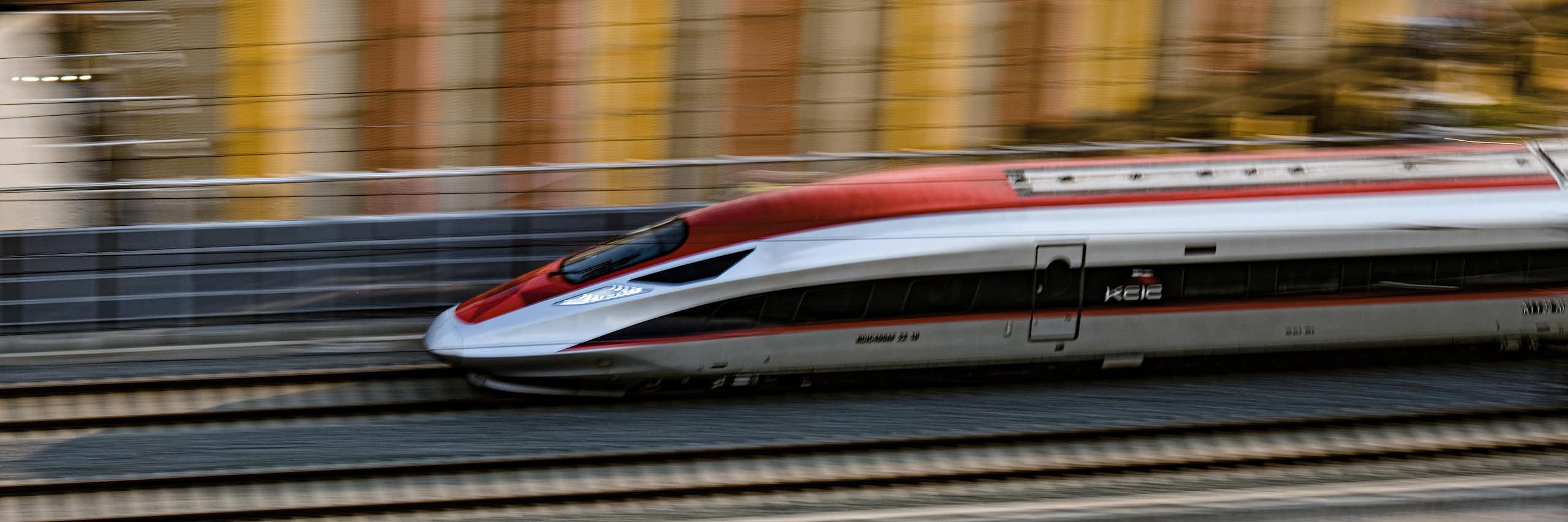 Whoosh menjadi proyek kebanggaan era Jokowi, namun saat ini membuat negara terjerat utang terhadap Cina.