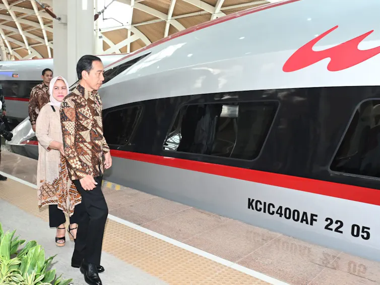 Whoosh menjadi kereta cepat pertama di Asia Tenggara.