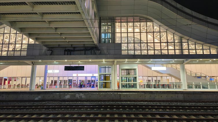 Whoosh menjadi bukti perkembangan signifikan era transportasi modern Indonesia.