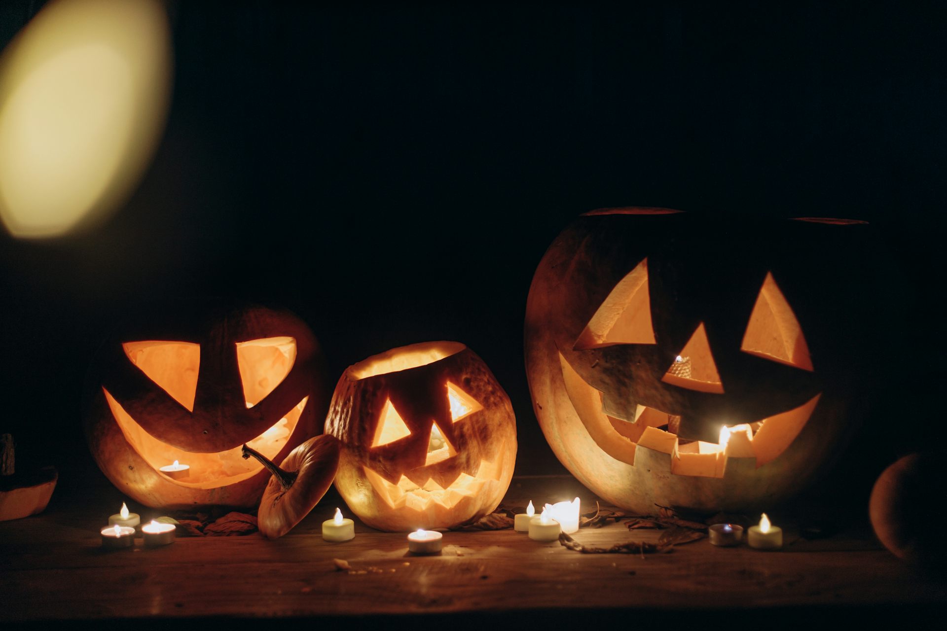 Why Are Black and Orange Halloween Colors? History Behind Halloween Colors, image size:1356x668