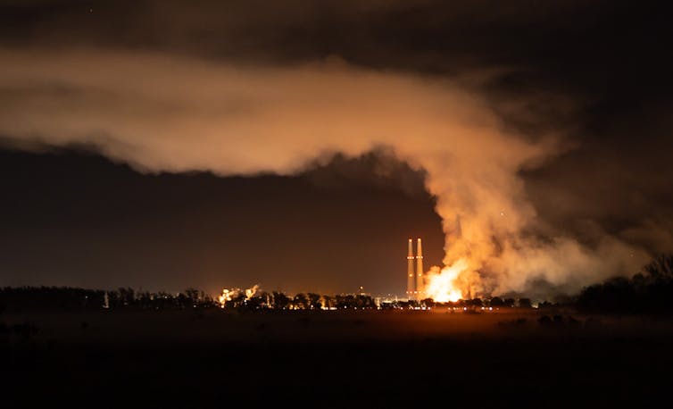 After the January 2025 Moss Landing battery storage fire, researchers found nickel, manganese and cobalt particles raining onto nearby wetlands. A new study shows how toxic metals settled, spread with tides and rain, and may bioaccumulate through Elkhorn Slough’s food web—raising fresh questions about battery storage safety.