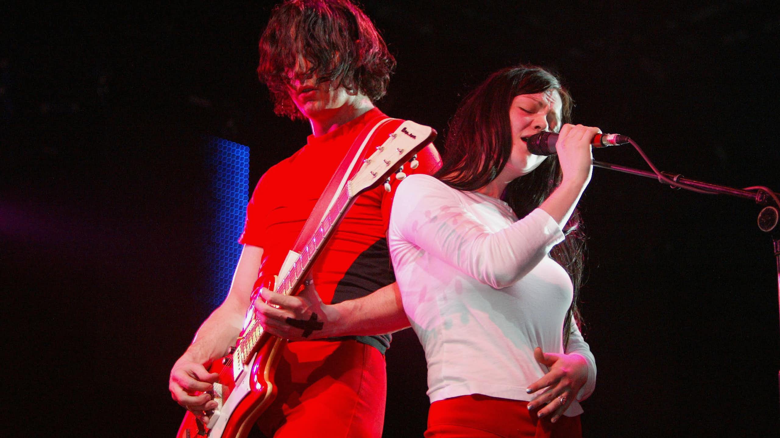 Jack White and Meg White of White Stripes perform.