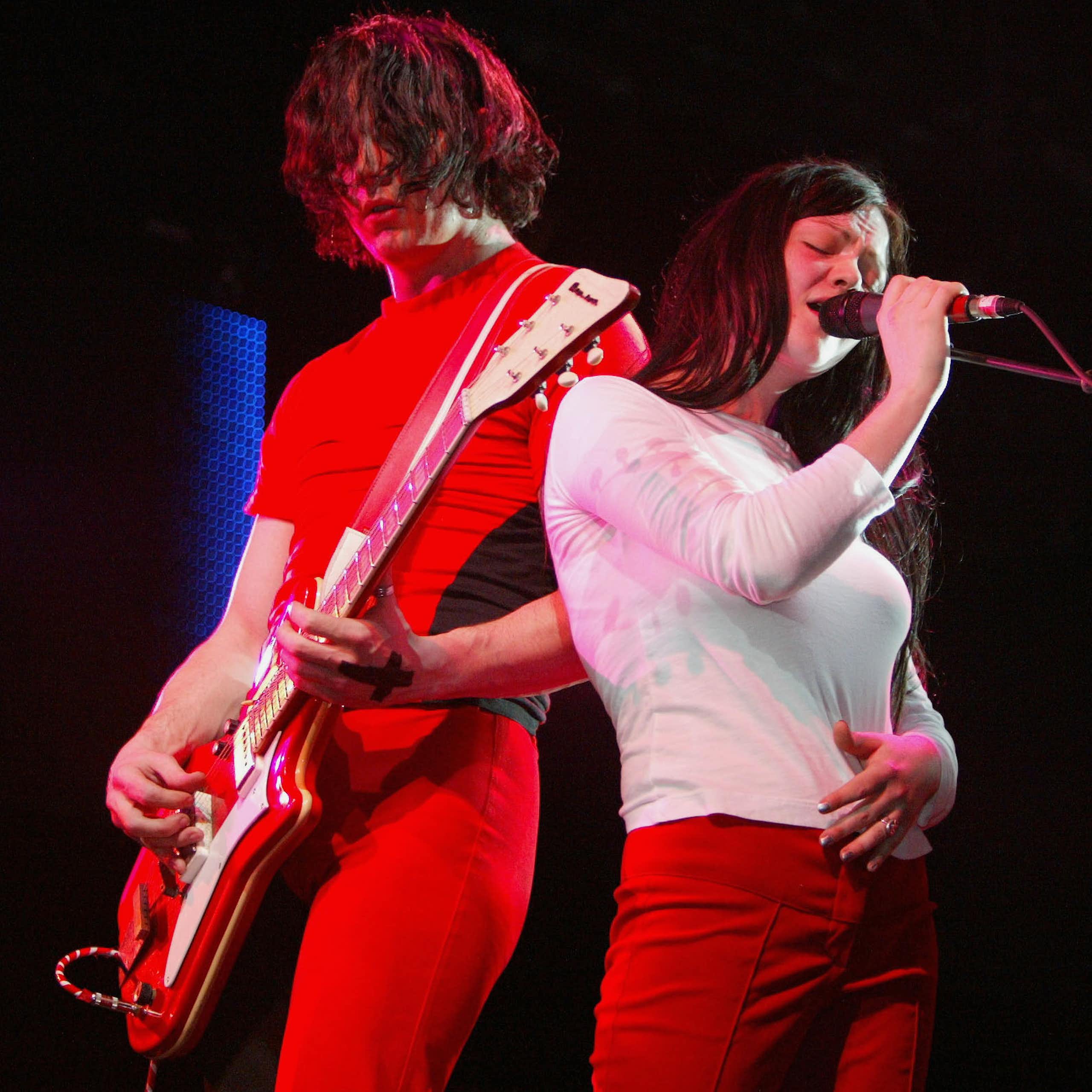 Jack White and Meg White of White Stripes perform.
