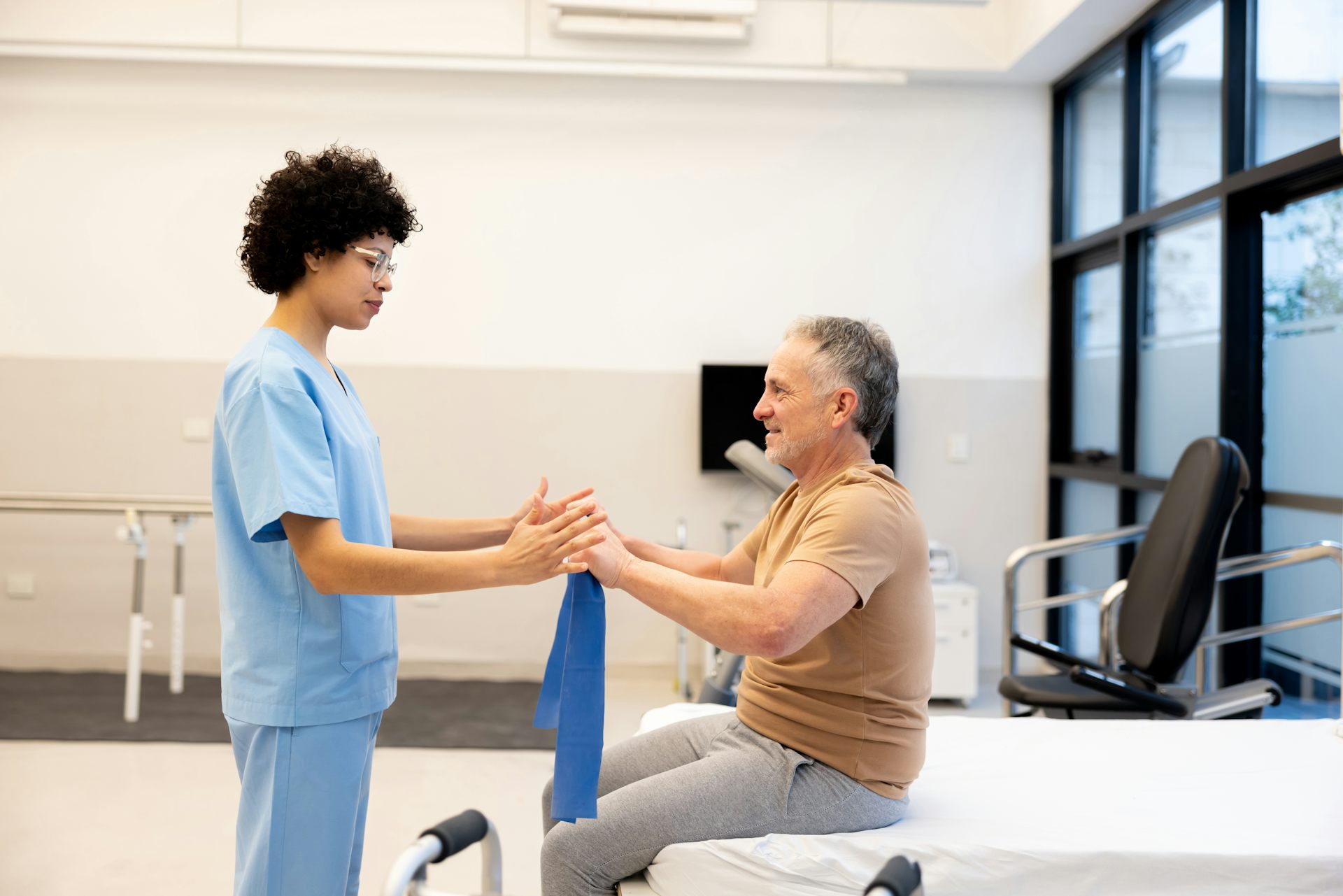 Physio works with patient in a clinic