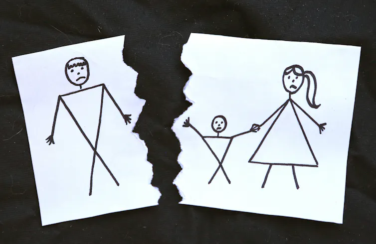 Ibu perlu menjadi pendengar yang baik, menghadirkan rutinitas positif, dan menciptakan relasi yang hangat dengan anak yang tidak punya sosok ayah yang hadir.