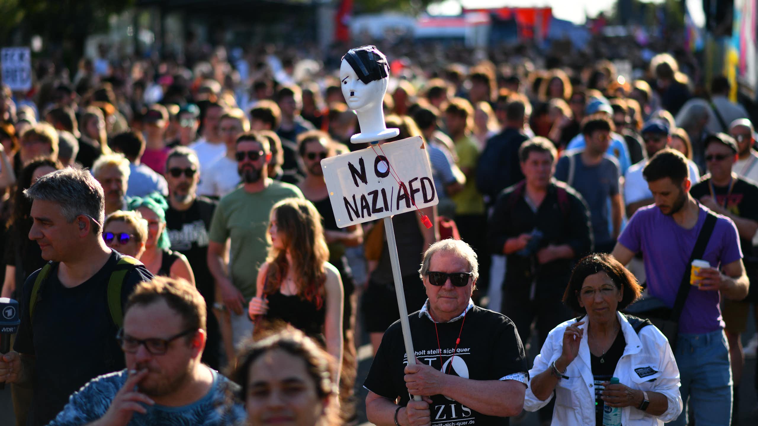 Devrait-on interdire les partis qui menacent la démocratie ?