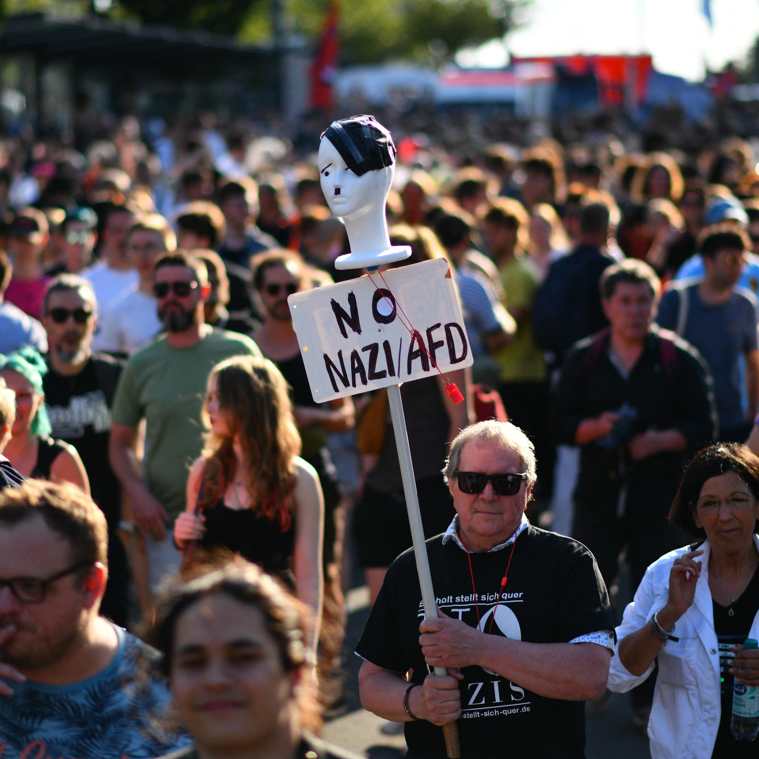 Devrait-on interdire les partis qui menacent la démocratie ?