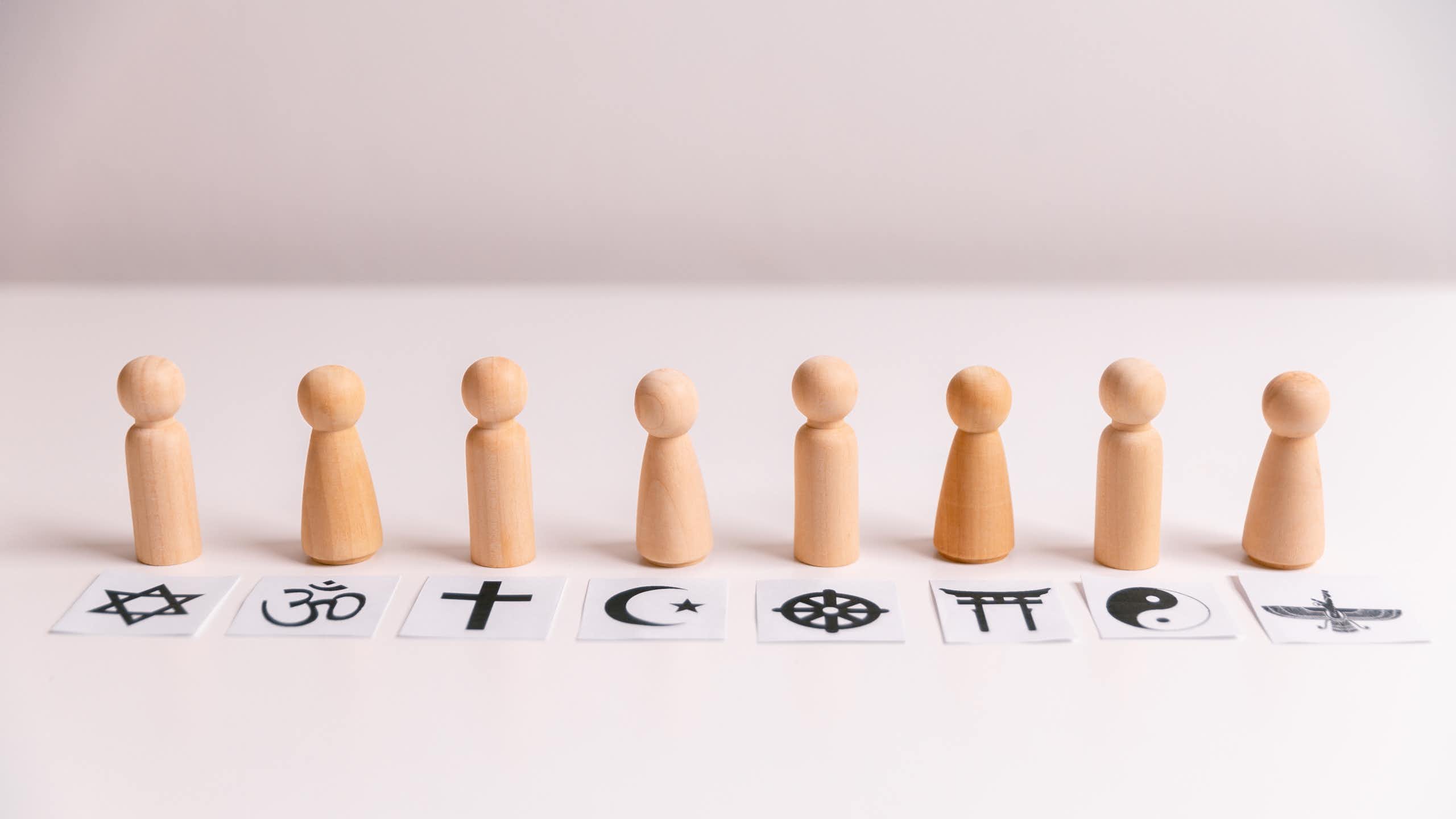 Pion avec tous les signes religieux dessus.